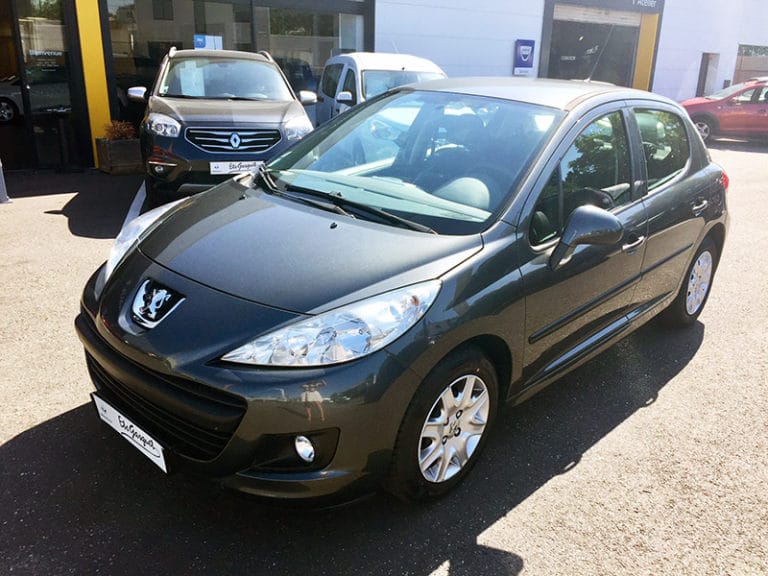 PEUGEOT 207 TRENDY 1,4 75 CH