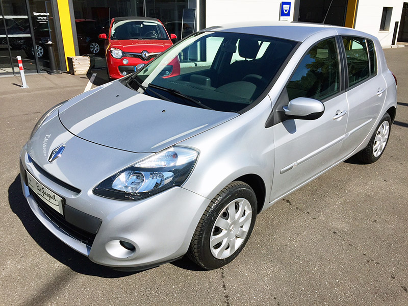 RENAULT CLIO III TOMTOM LIVE 1,2 16V 75 CH